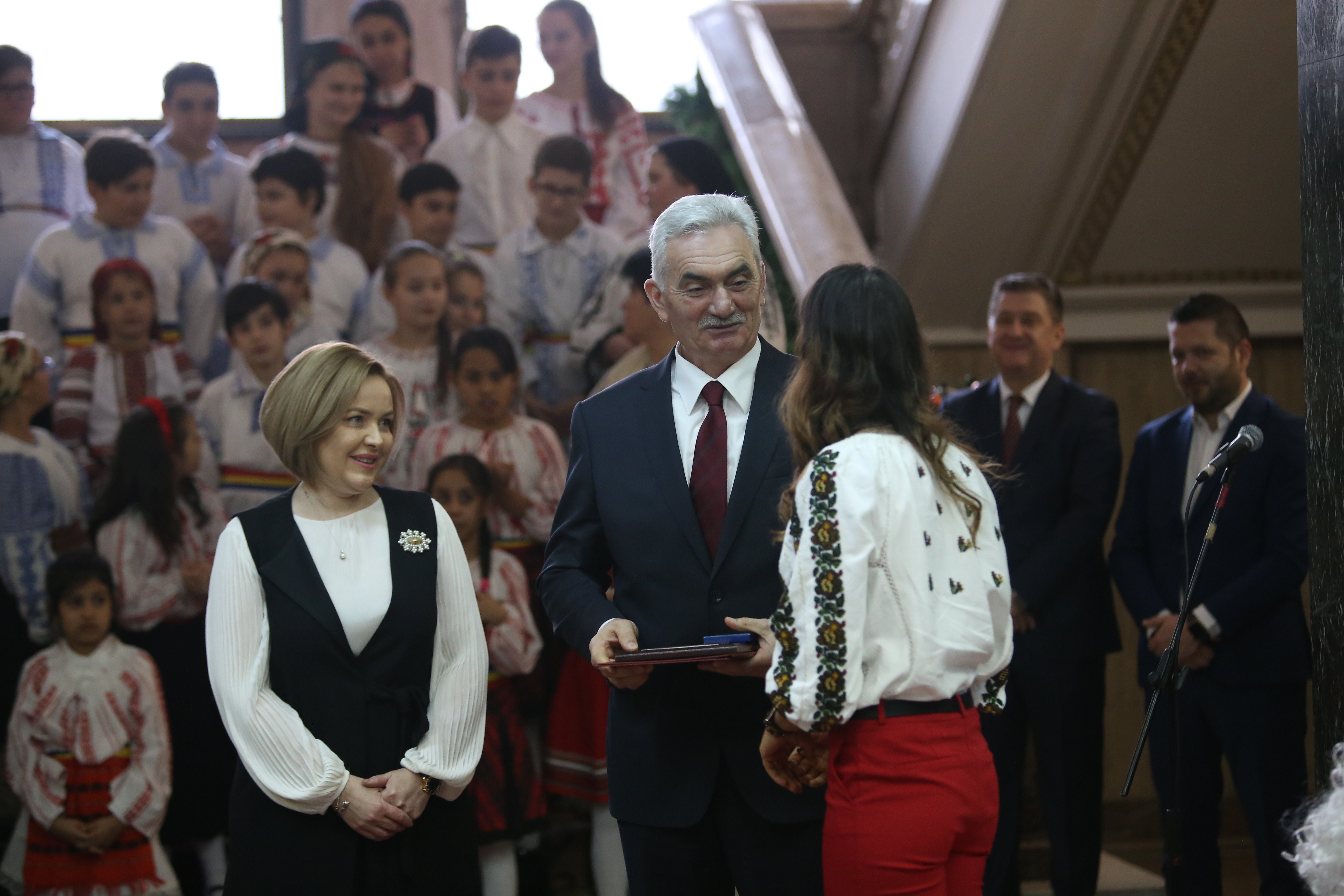 GALERIE FOTO / Moș Crăciun, intrare spectaculoasă, la petrecerea de la CS Dinamo