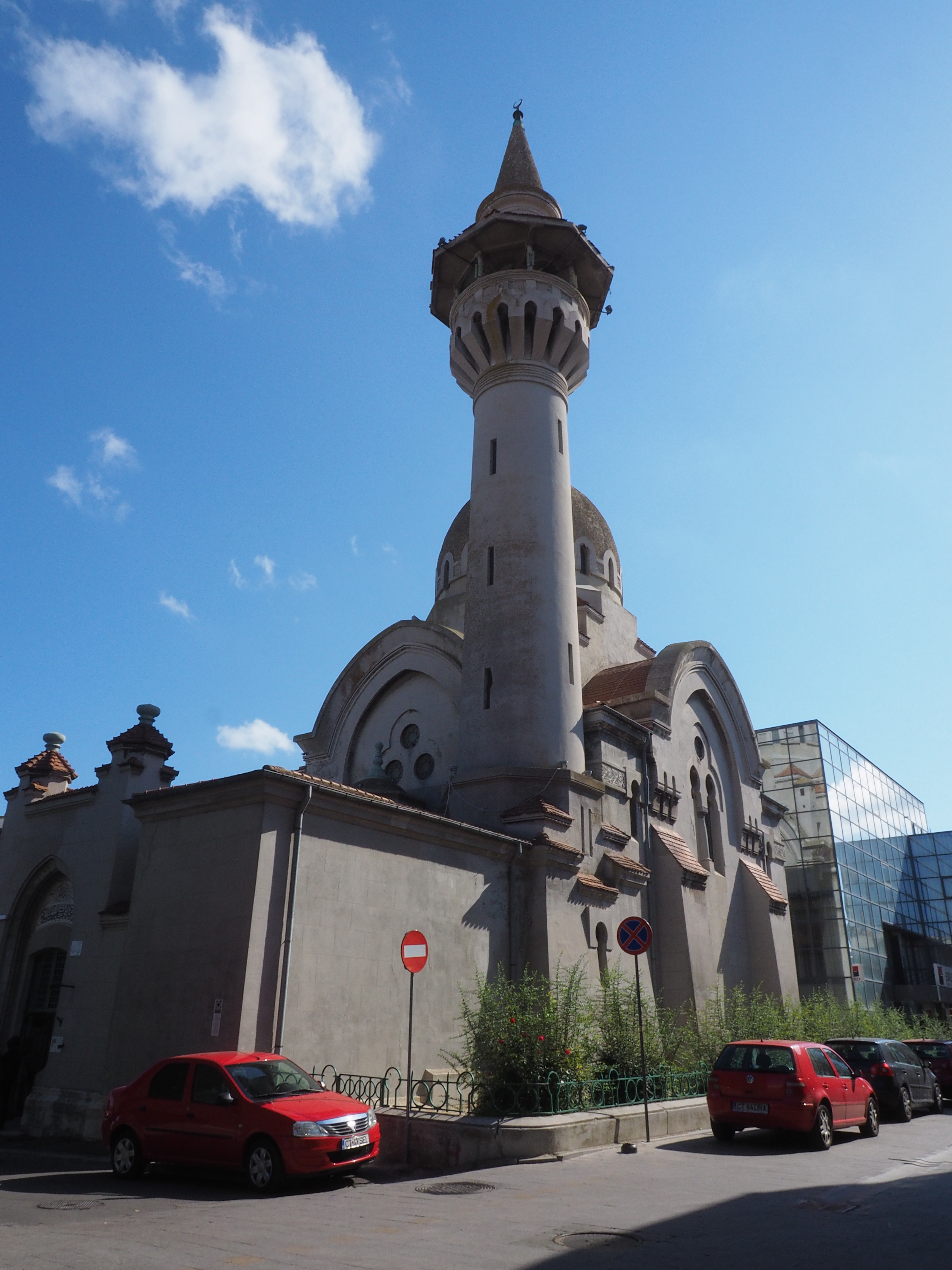 REPORTAJ: Cântărește jumătate de tonă și are aproape 200 de ani. Povestea covorului dăruit de un sultan și adus din Ada Kaleh în moscheea din Constanța/ VIDEO&FOTO