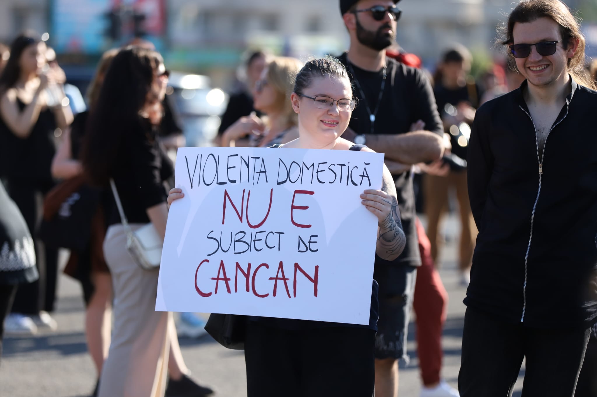 Miting de solidaritate cu femeile victime ale abuzului, în faţa Guvernului, după uciderea Teodorei Marcu. Peste 3.000 de persoane la protest