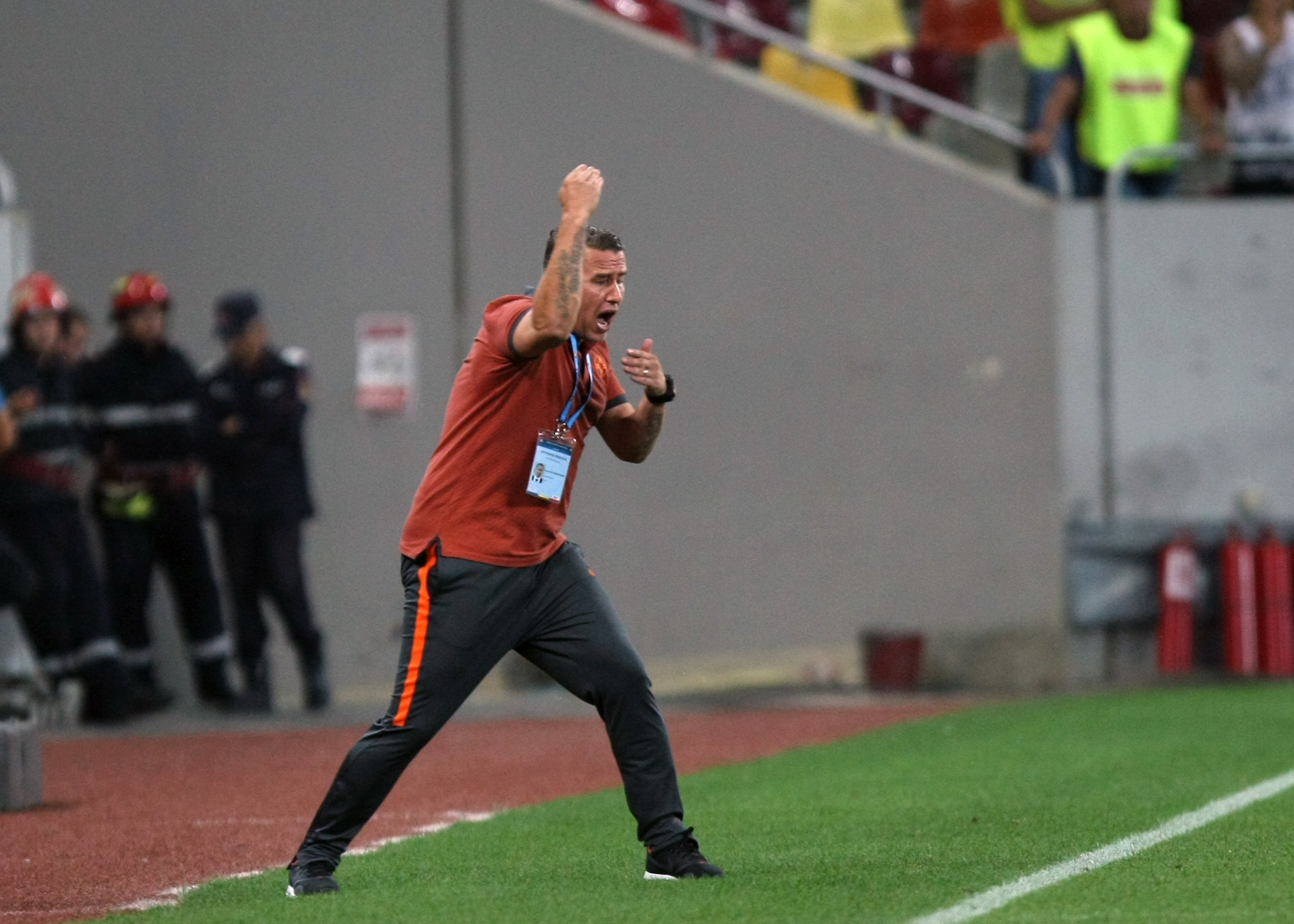 Tensiuni la Steaua. Un fost fotbalist care a lucrat cu Laurențiu Reghecampf a pus diagnosticul: ”Nu lucrează prea mult tactic”