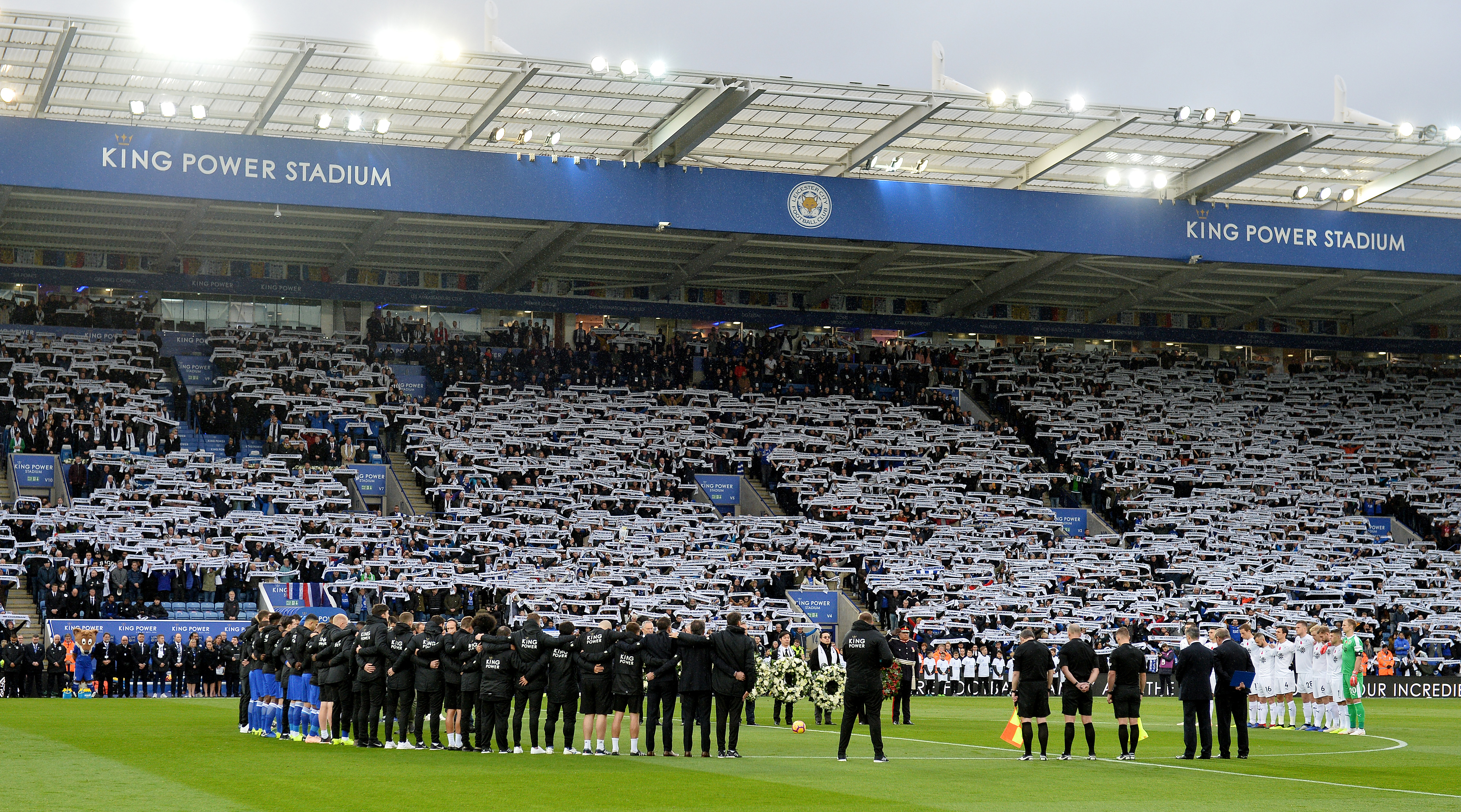 Momente impresionante pe arena lui Leicester în memoria patronului echipei | FOTO