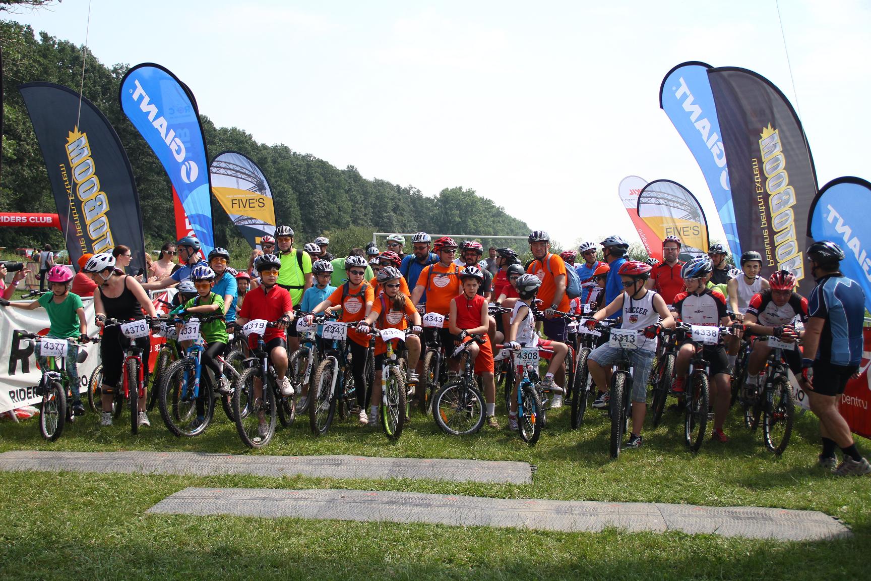 Riders Club: 40 de curse de poveste pentru sute de temerari / GALERIE FOTO