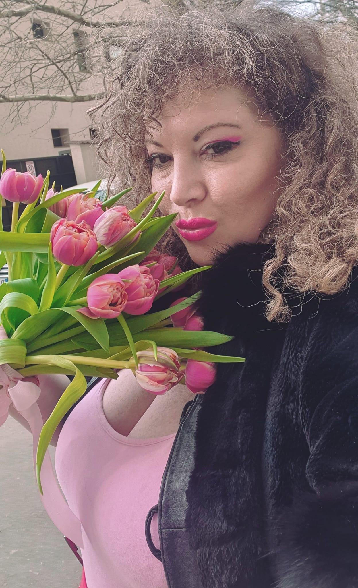 Prin ce trece Oana Lis: „Numai eu știu de câte ori am plâns la volan”. A împlinit 44 de ani