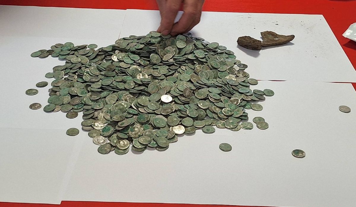 Românul care a găsit 1.469 de monede romane de argint în Giurgiu, vedetă în presa americană: „Să mă ciupesc, ca să mă asigur că nu visez”