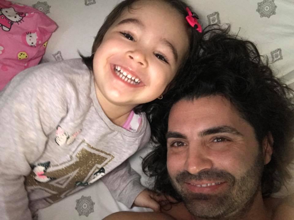 Pepe, în ipostaze tandre cu fetițele sale. "Dacă stăteai până îți făcea Oana copii, ieșeai la pensie" | FOTO