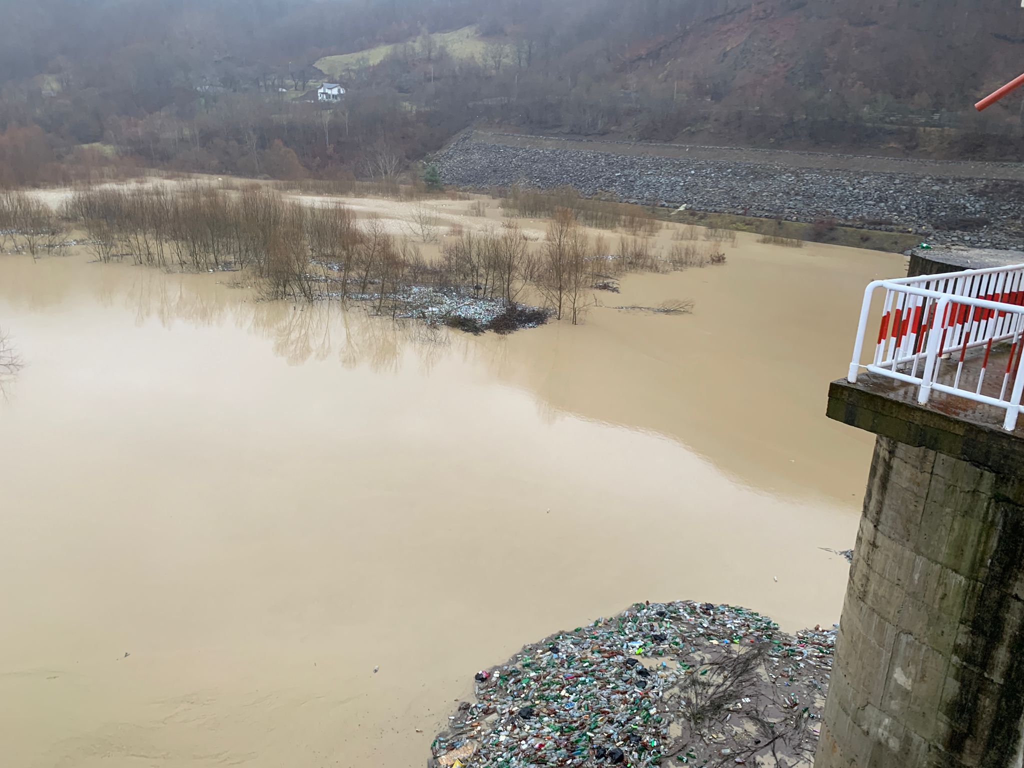 Controversele barajului de la Mihăileni: autorizația de construire emisă în comunism a fost anulată. „Este un exemplu clasic de proiect fosilă, o relicvă a ingineriei hidrotehnice” 