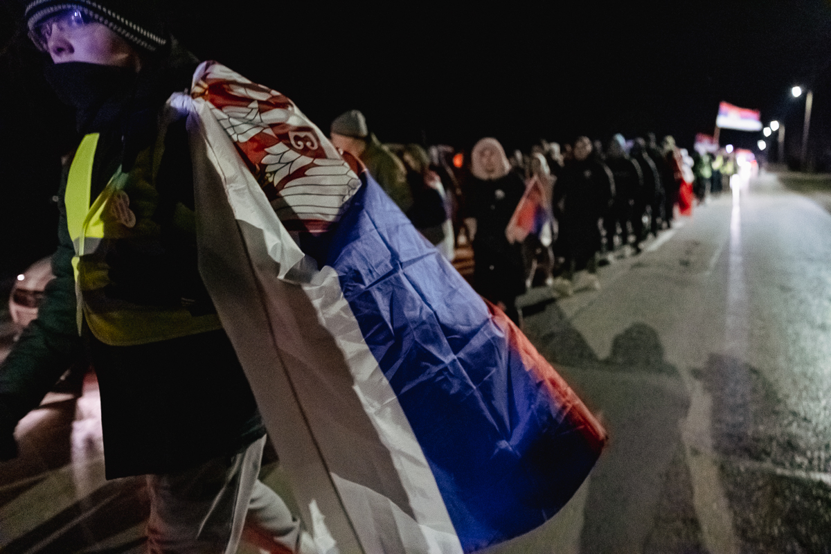 Cum protestează studenții sârbi prin marș și de ce strigă numele Laurei Kovesi