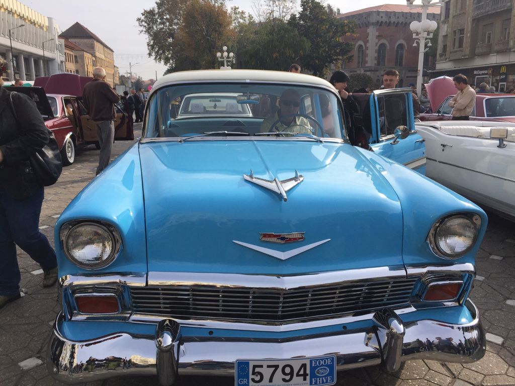 Mașina folosită de Robert Redford în filmul Havana, la Timișoara. E o replică, dar bijuteria a făcut furori printre iubitorii de mașini de epocă