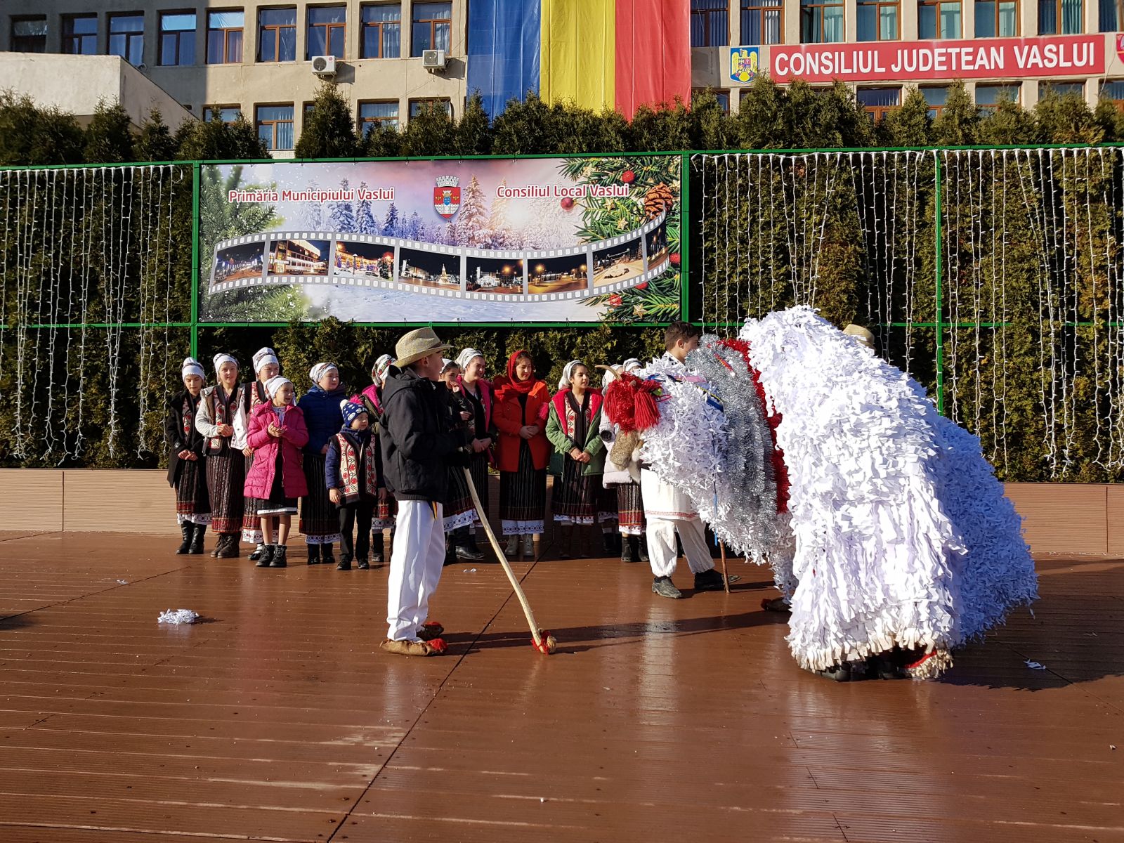 VIDEO/Ritual aproape barbar de Anul Nou în Vaslui! Durează 48 de ore în continuu și poate deveni foarte violent