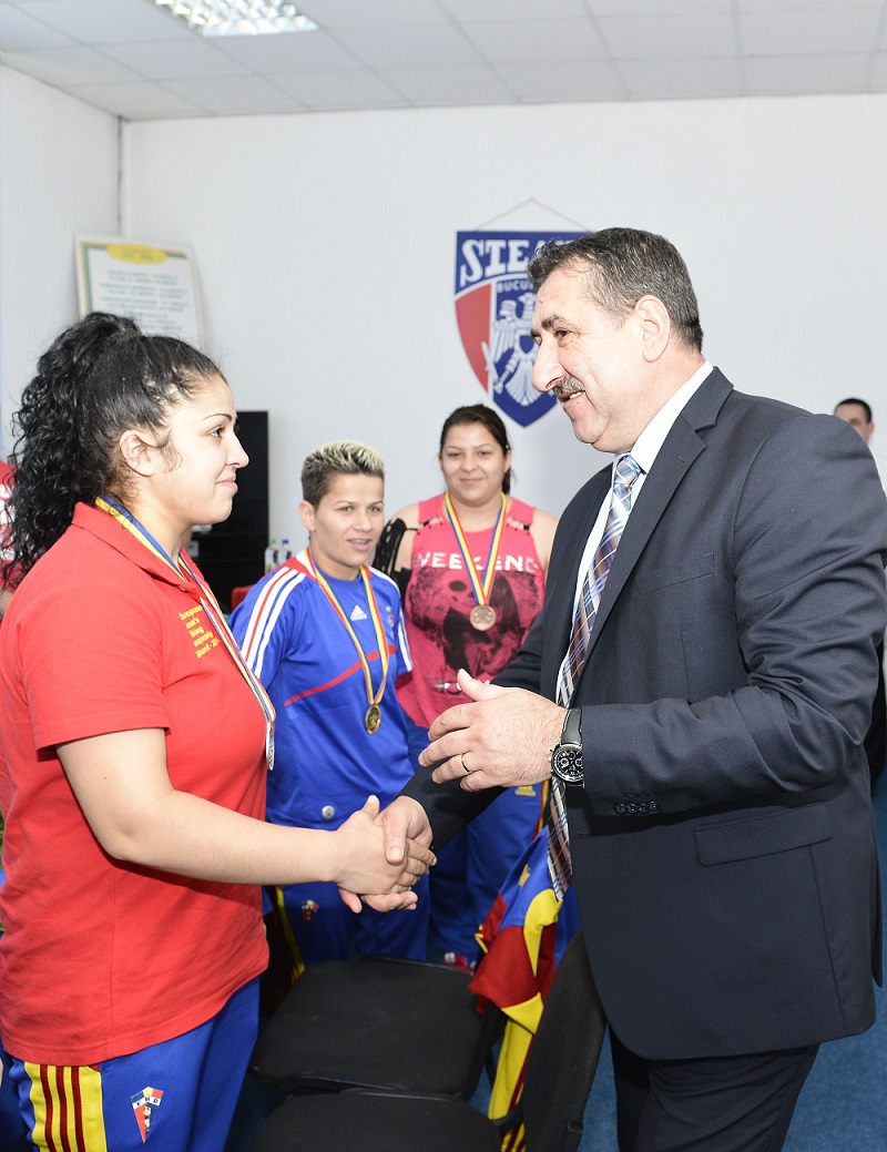 CSA Steaua le-a premiat pe medaliatele de la box şi canotaj