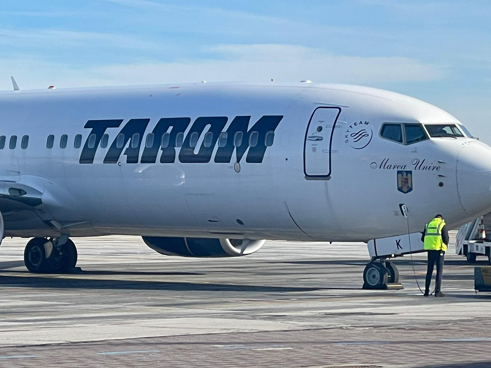 Avionul care a aterizat de urgență pe Aeroportul din Timișoara și-a reluat cursa spre Madrid. Pasagera care a leșinat în timpul zborului, suspectă de COVID-19