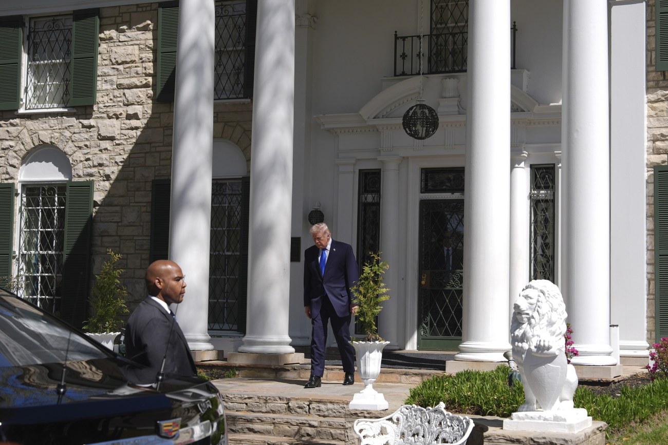 Donald Trump a vizitat pentru prima dată casa lui Elvis Presley, Graceland: „Sunt un mare fan. Știu că și-a iubit mama foarte mult”