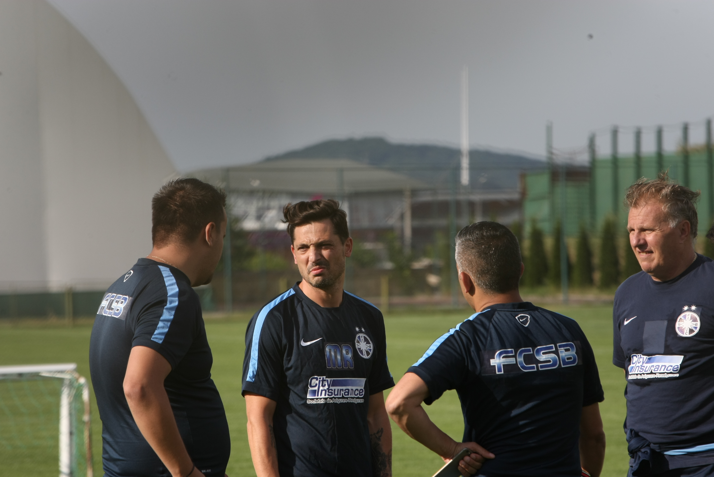 Circ la Braşov, la antrenamentul Stelei: "Unde e Gigi?" / GALERIE FOTO