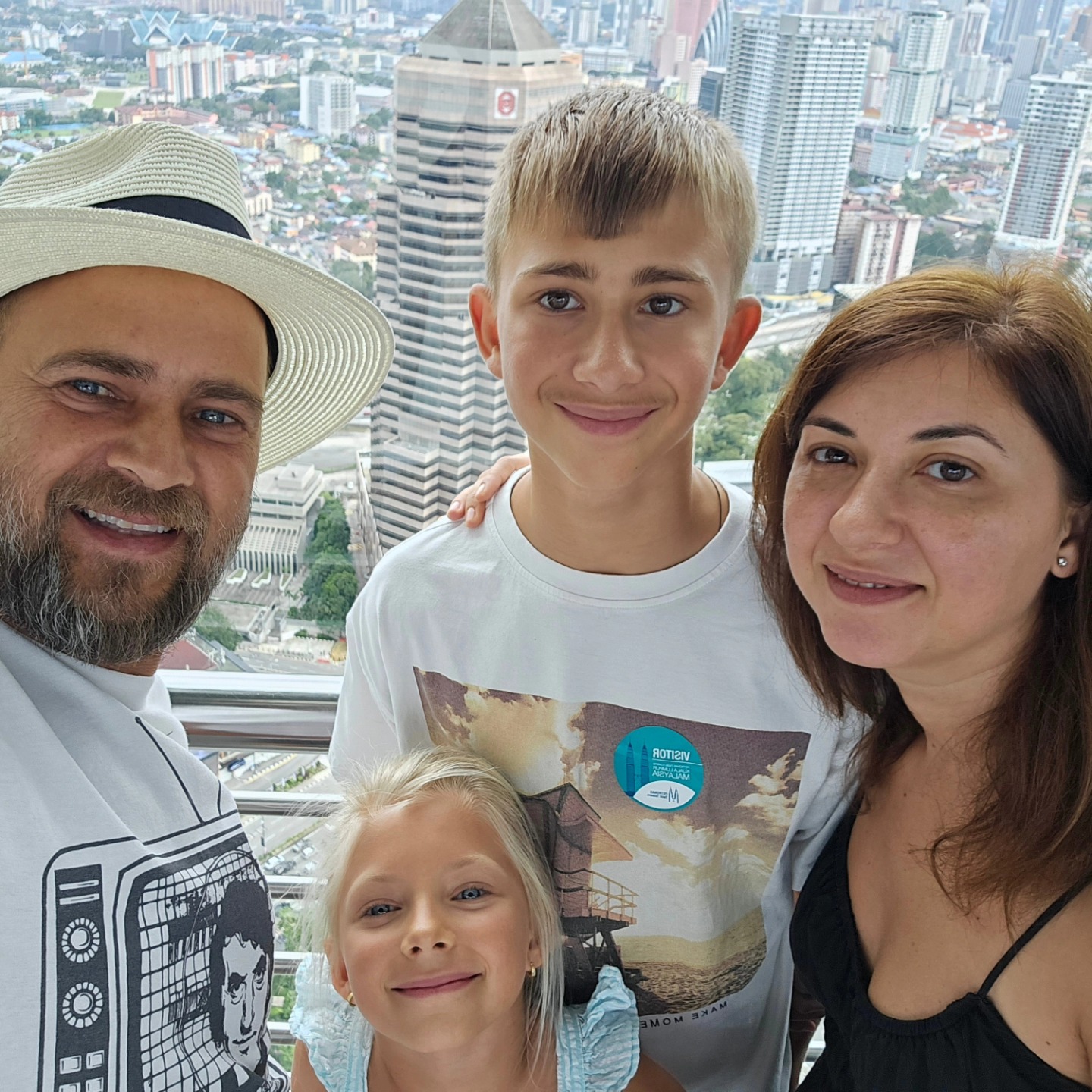 Cum arată casa lui Cosmin Seleși din Maramureș. Anul trecut a început construcția, iar acum a finalizat-o