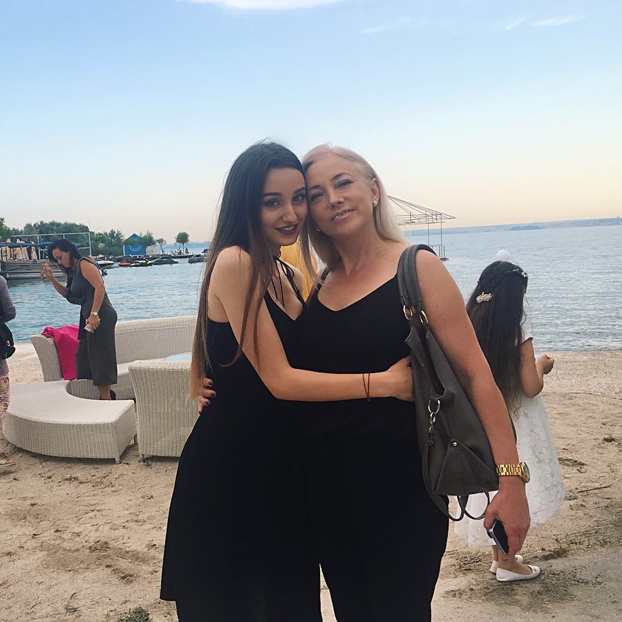 Cum mai arată prima soție a lui Cătălin Crișan. Lucia e femeia care i-a dăruit doi copii | FOTO & VIDEO