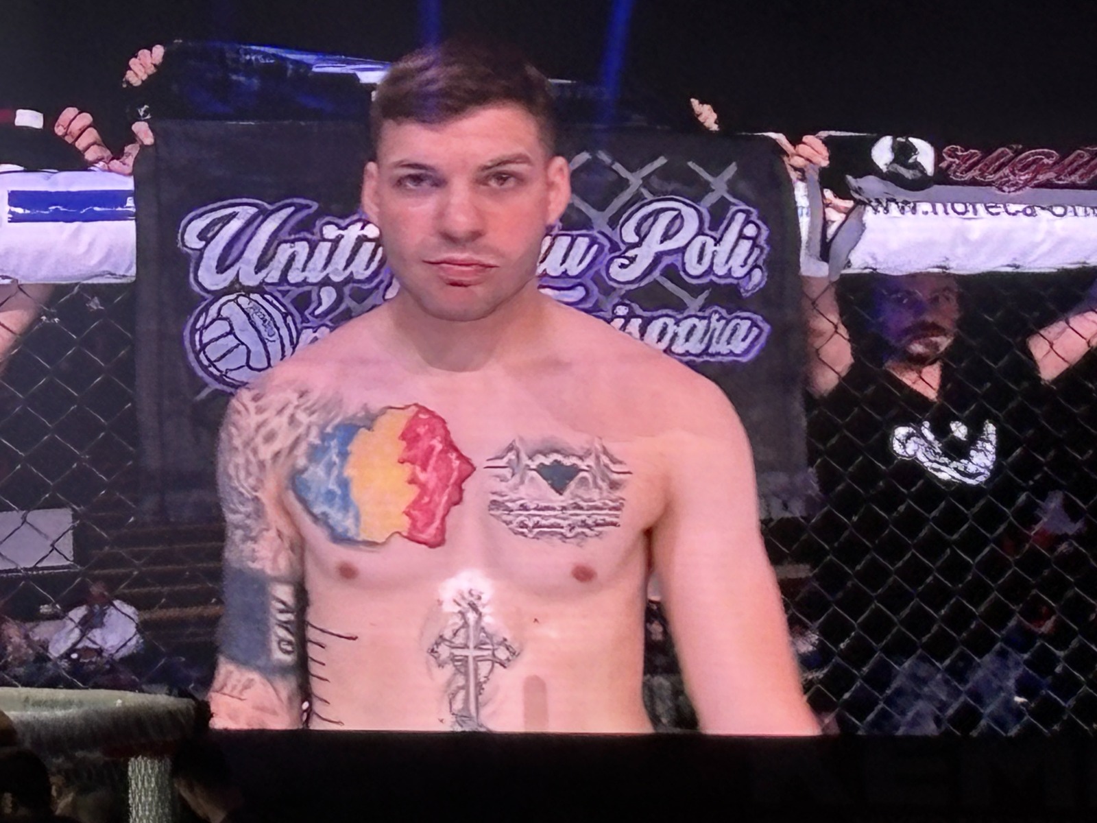 Români care simt că trăiesc prin durere: „Bă, n-o mai mermeliți! Dă-i sângele!”. Reportaj de la Box, MMA și Kempo