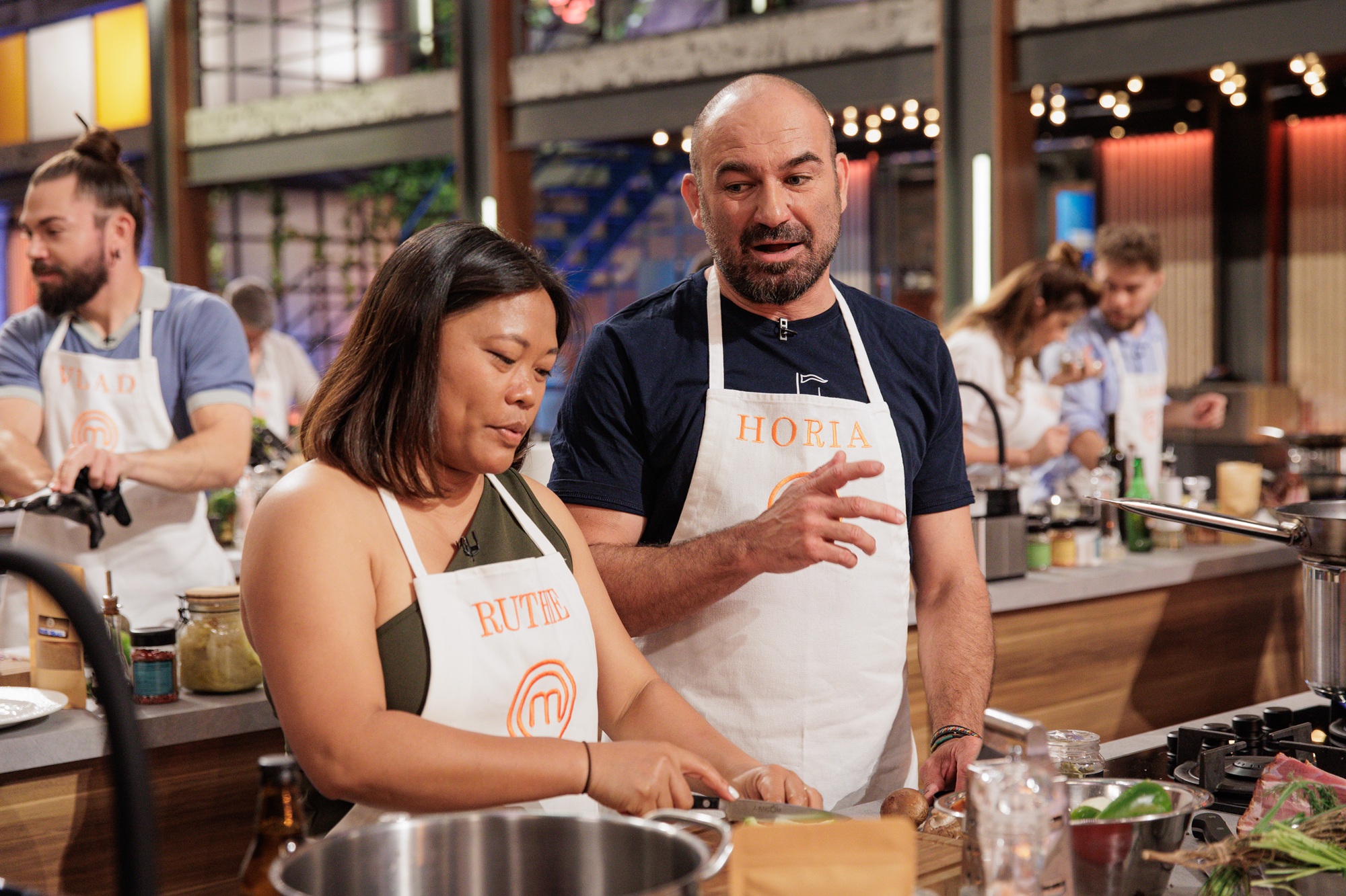 „MasterChef România” 24 noiembrie 2025. Vizită surpriză la Pro TV. „Ne-am atașat de voi. Au însemnat reîntoarcerea noastră”