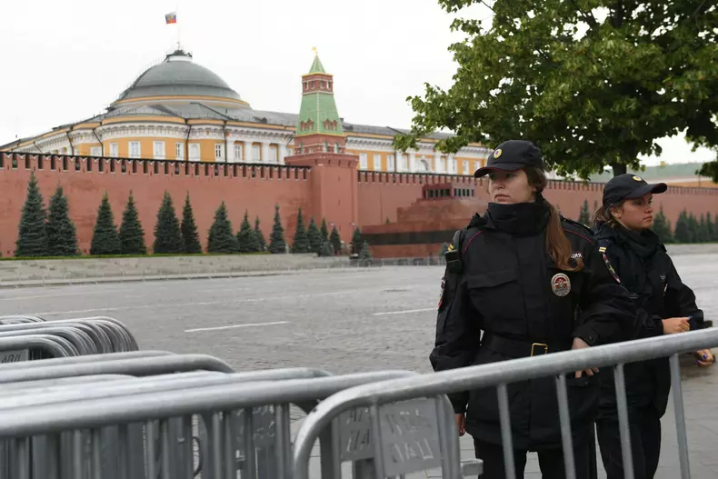 Moscova amână toate evenimentele în aer liber până la 1 iulie. Ziua de luni, decretată liberă. „Situația e dificilă”, spune primarul