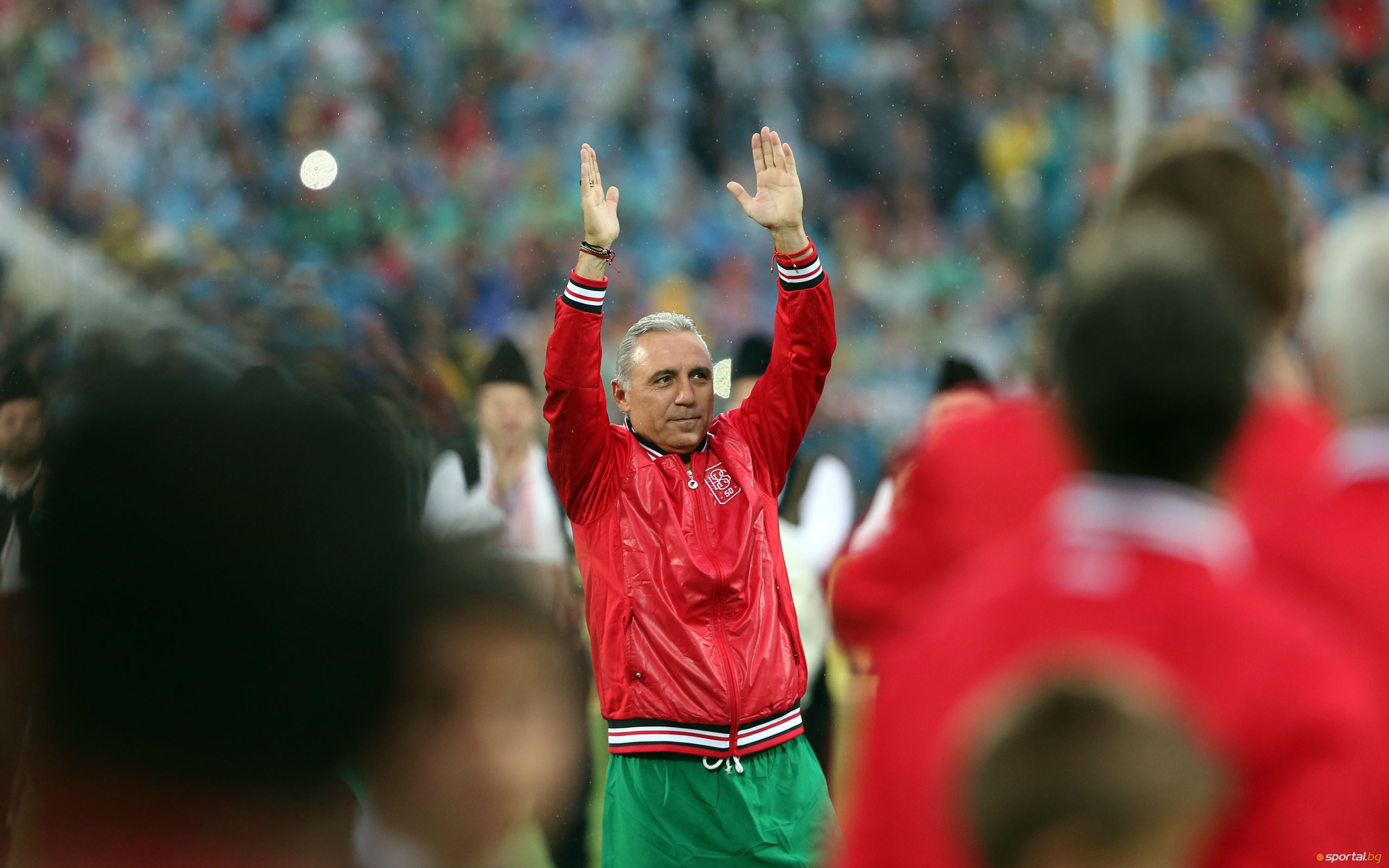 Spectacol la aniversarea lui Stoichkov. 40.000 de oameni au urmărit meciul demonstrativ. Hagi, Popescu ori Craioveanu au fost acolo | FOTO&VIDEO