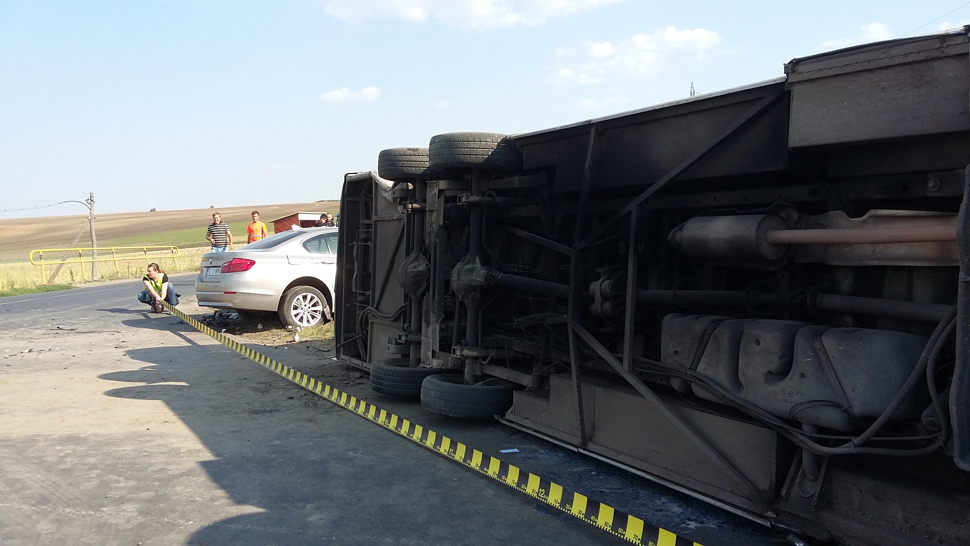 Plan roșu activat la Galați în urma unui grav accident rutier. 18 persoane au fost rănite / FOTO