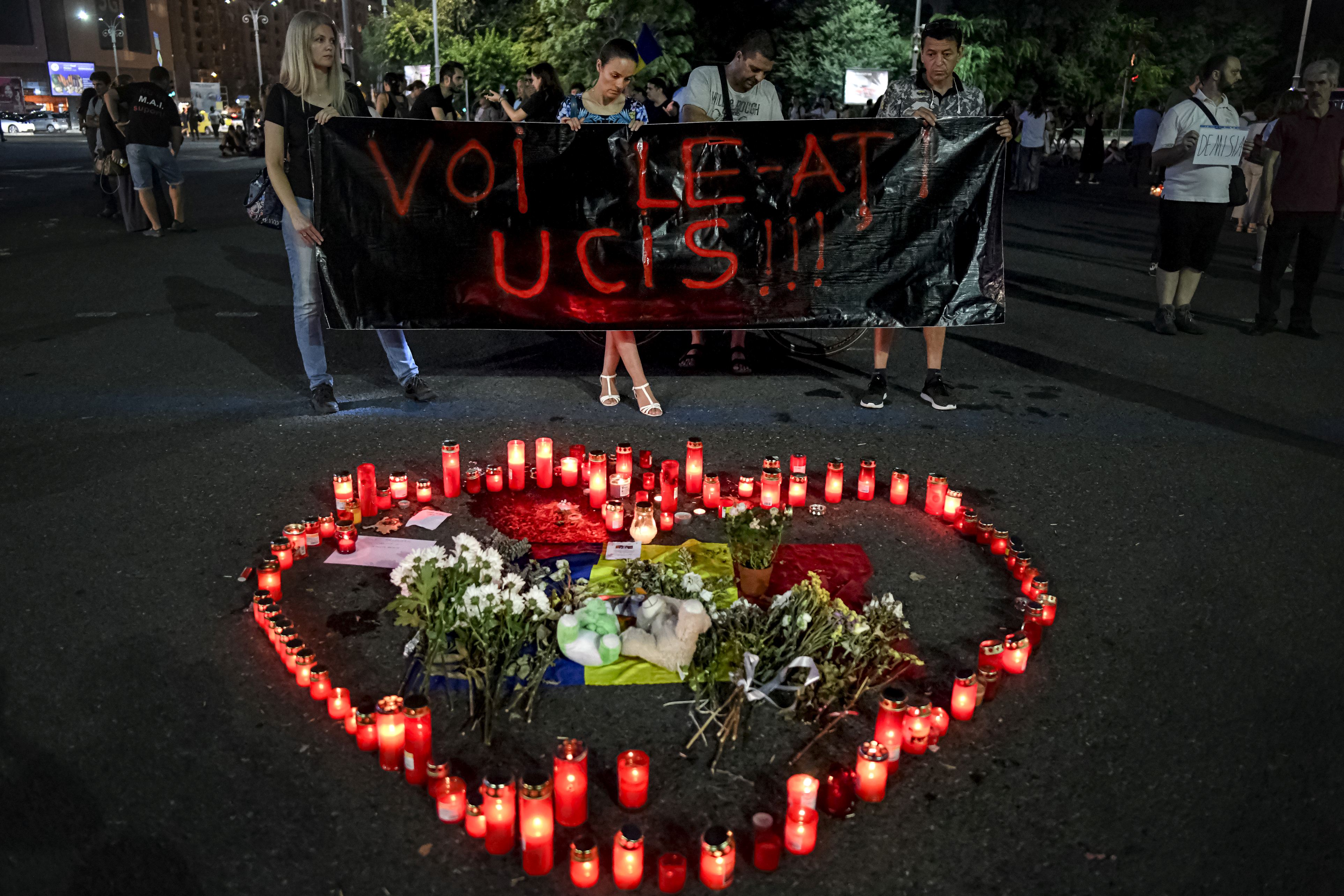 Protest în Piața Victoriei, marți seară, după publicarea stenogramei convorbirilor  dintre 112 și Alexandra