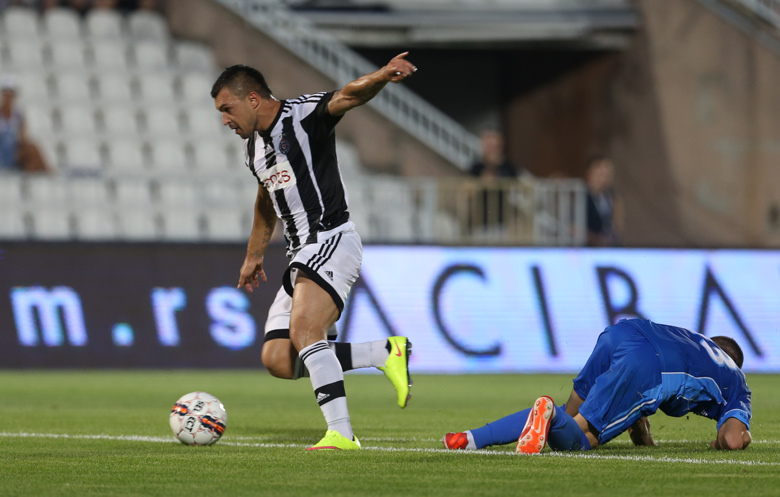 Au și ei ”bizonul” lor! Bulgarul lui Partizan, posibila adversară a Stelei în turul III preliminar al Ligii , a fost trimis la cură. ^Are 8 kg în plus! Cine e dușmănit de suporteri și cine conduce clubul