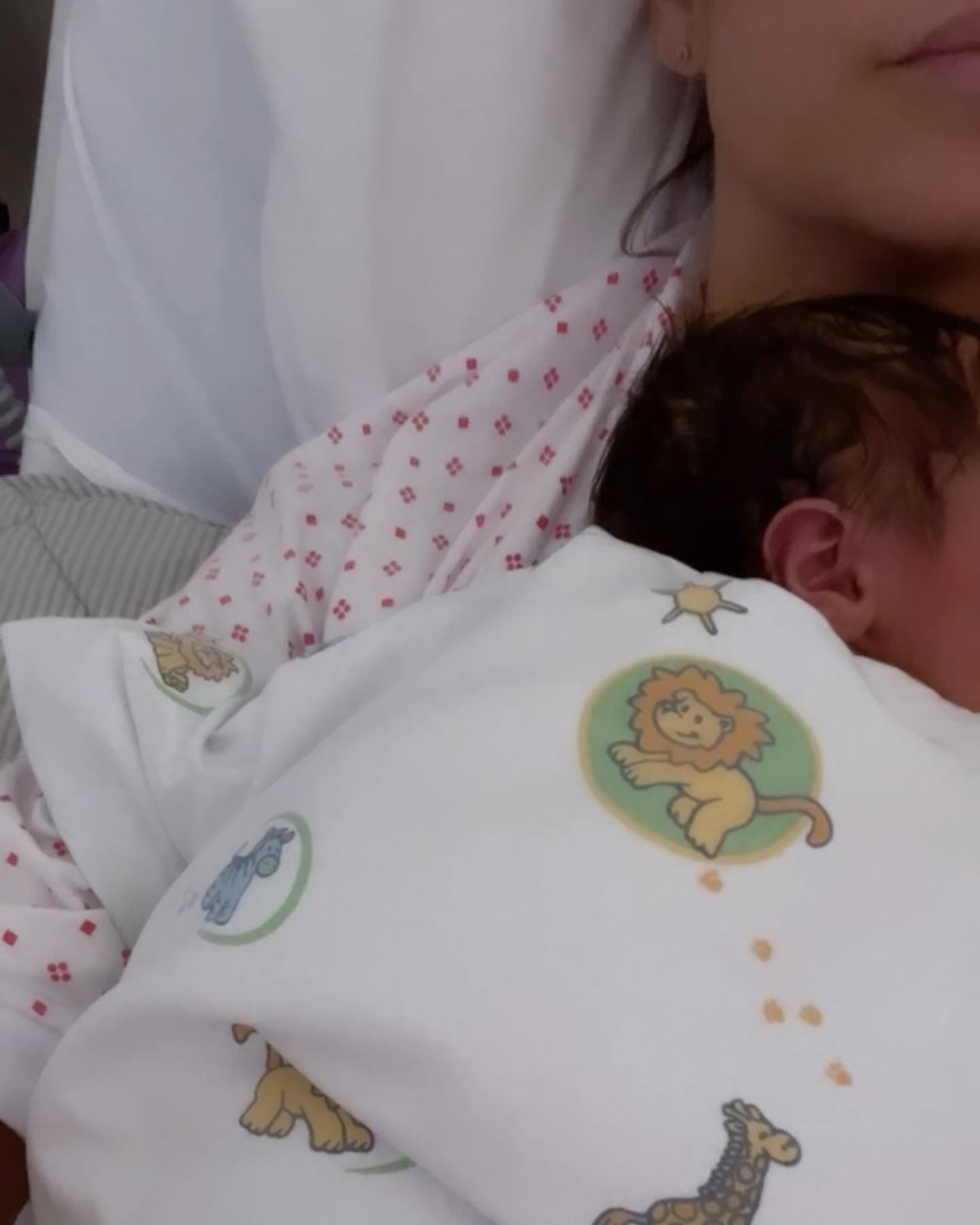 Magda Pălimariu, la plimbare cu bebelușul, la cinci zile de când a născut: „Nu e deloc atât de greu cum am tot auzit”