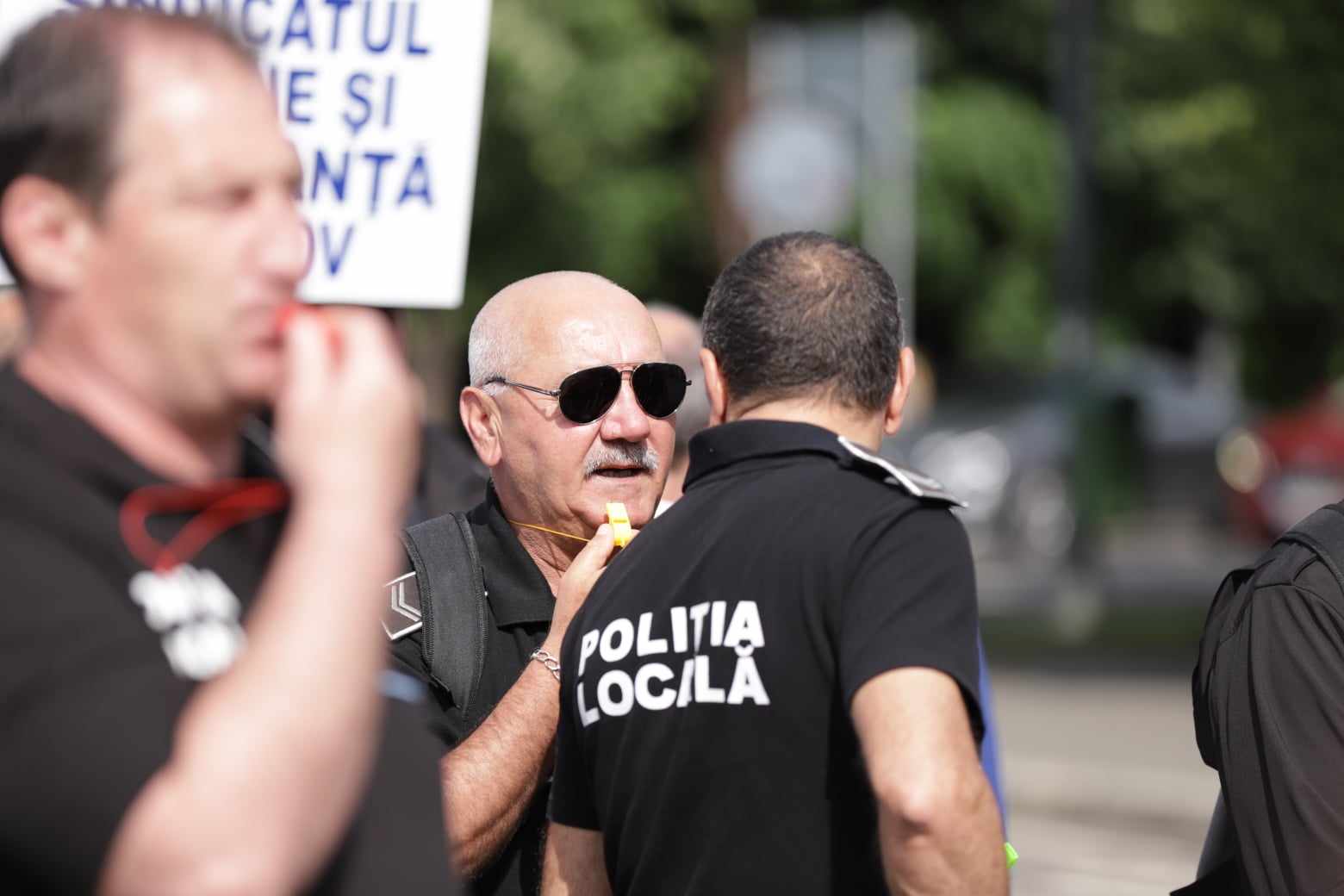 Protest al poliţiştilor locali la Guvern. Vor spor de 75% pentru weekend și sărbători lucrate: „Noi murim la datorie, voi ne blamați!”