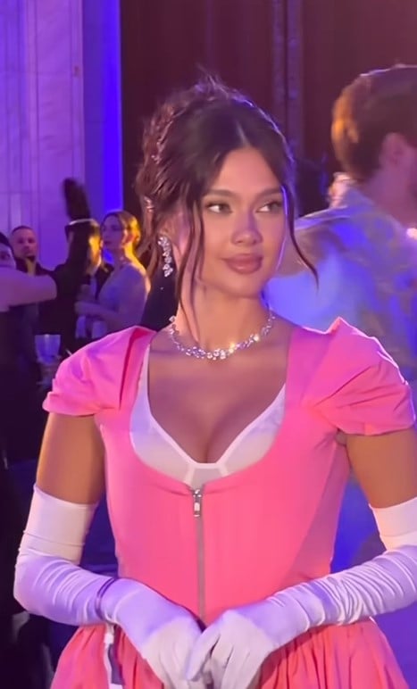 Imagini cu vedetele la Balul Mascat Bridgerton. Adelina Pestrițu și Nicole Cherry au atras atenția cu ținutele spectaculoase