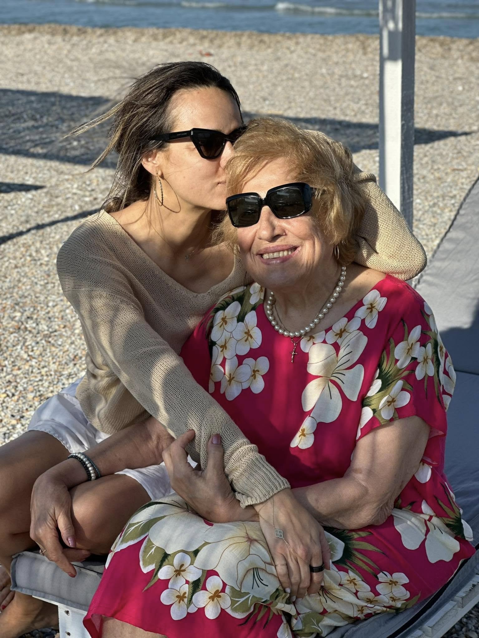 Imagini rare cu mama Andreei Raicu, care are 85 de ani și „probleme la genunchi și coloană și uneori se mișcă greu”. Dezvăluiri și despre tatăl ei