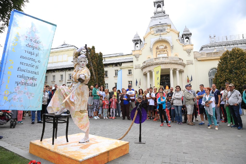 Festivalul Sinaia Forever s-a terminat fără artificii. Poliția a trimis mascații să taie alimentarea cu energie electrică / VIDEO