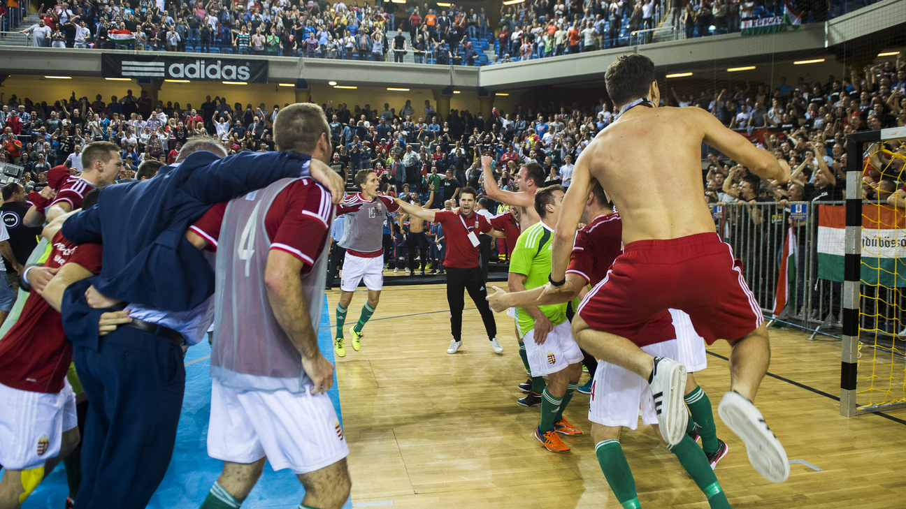 Calificare furată cu cronometrul. Selecționata de futsal a României a ratat prezența la Euro 2015 în ultima secundă. ^Oficial, ultima fază a ungurilor a durat 3 secunde. Cronometrajul efectuat de Sportnews arată că acțiunea a ținut peste 4 secunde! / VIDEO