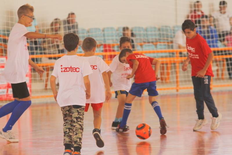 Axinia și Lefter au jucat ”Fotbal pentru o viață mai bună” / GALERIE FOTO