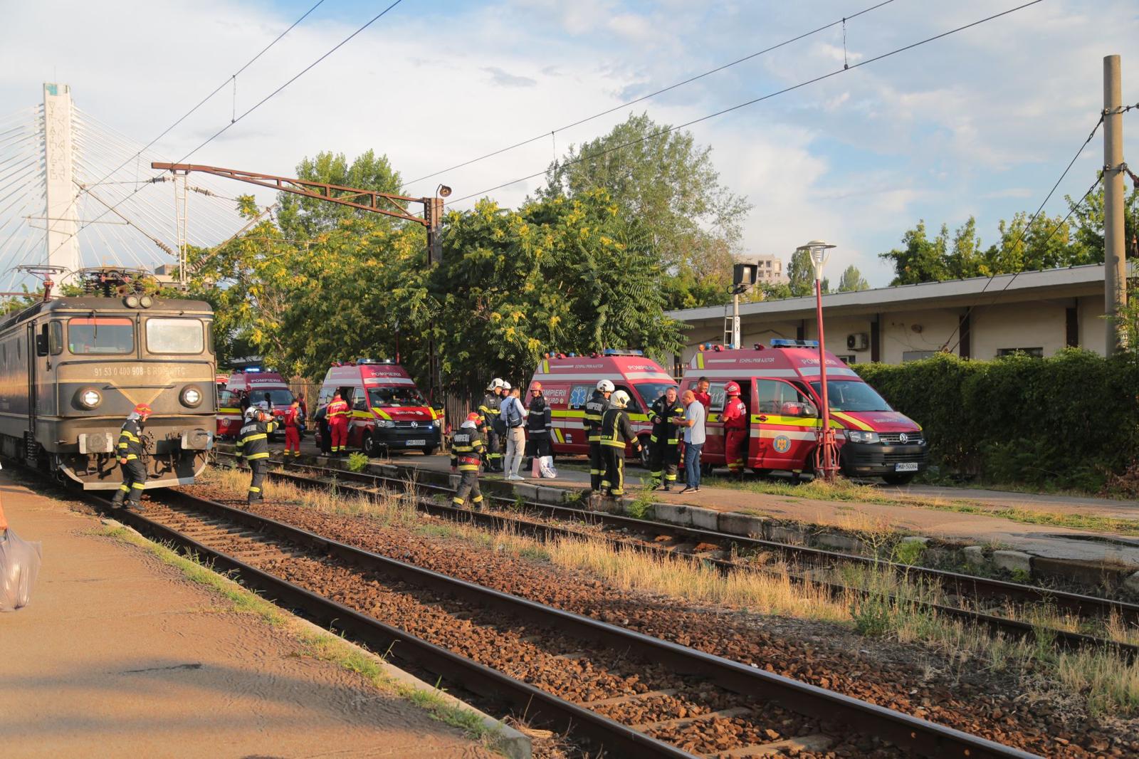 15 persoane rănite în Gara Basarab din București, după ce o locomotivă a lovit vagoanele la care urma să se cupleze