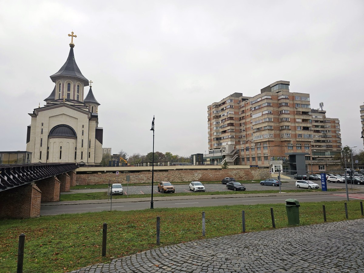 Descoperă Băile Felix și Oradea: două bijuterii ale turismului din vestul României, aproape una de alta. Se îmbină relaxarea termală cu eleganța urbană