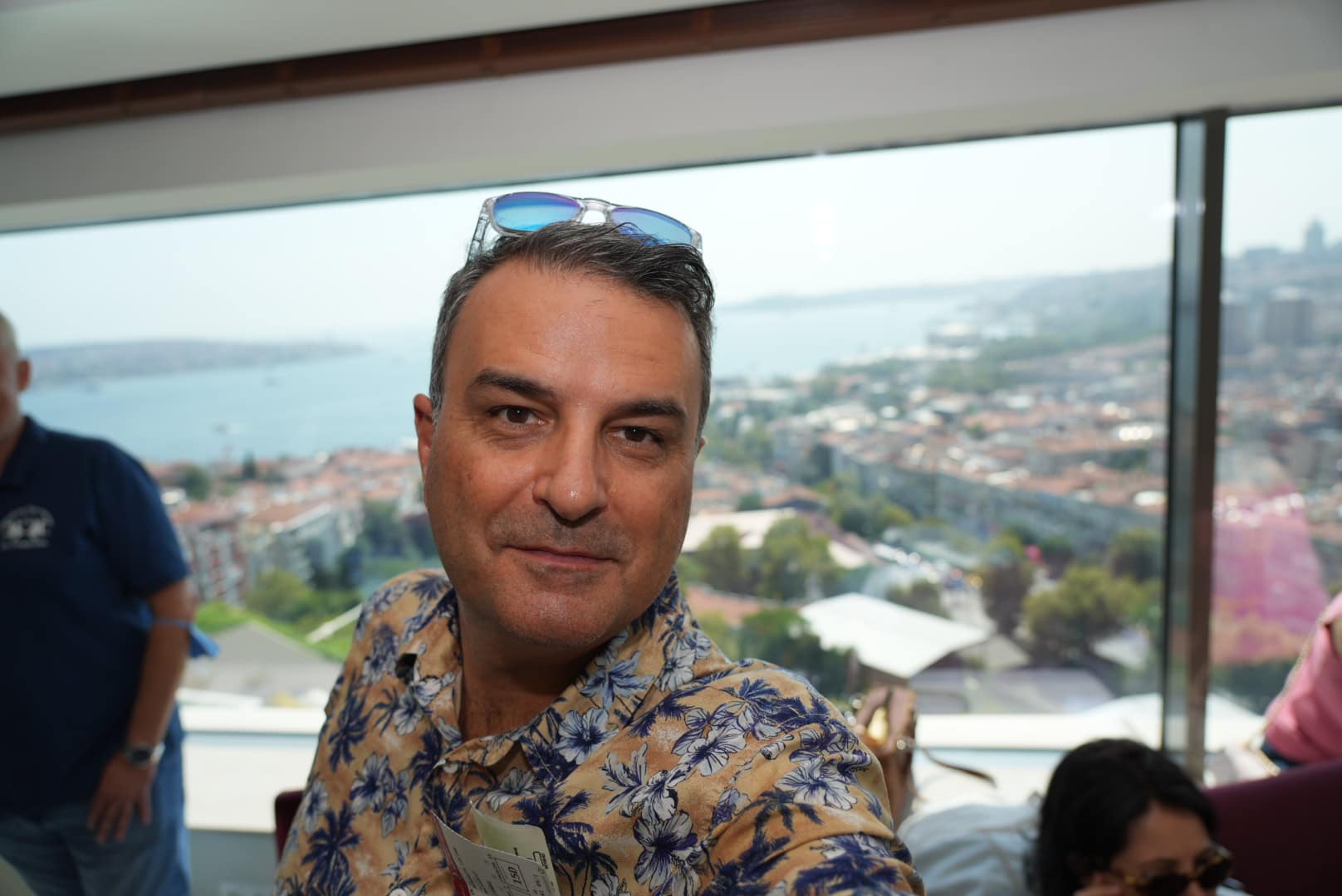 Andreea Esca și-a dus prietenii și familia la Istanbul de ziua ei. Ce spune Lucian Mândruță despre salariul vedetei și despre meniul de la petrecere