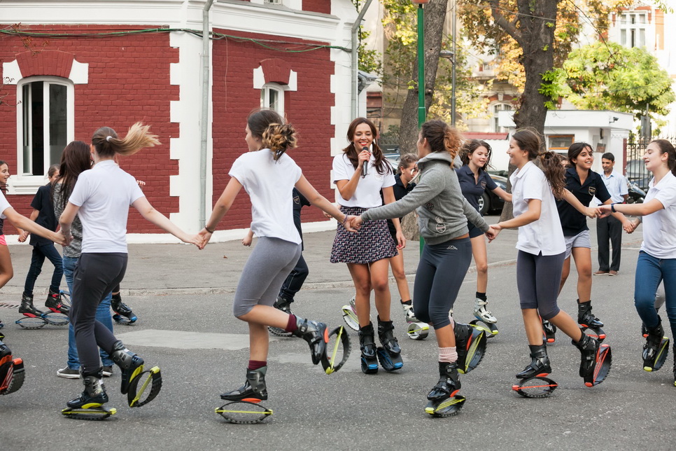 Diana Ştirbu a lanat programul Kangoo Jumps pentru copii alături de Ioana Ginghină şi Roxana Ciuhulescu
