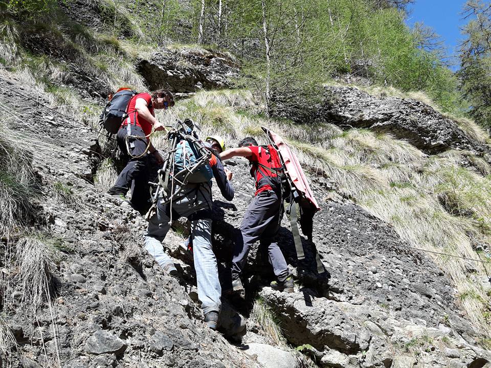 Femeia și copilul care au căzut pe traseul Jepii Mici din Bucegi au fost găsiți de salvamontiști