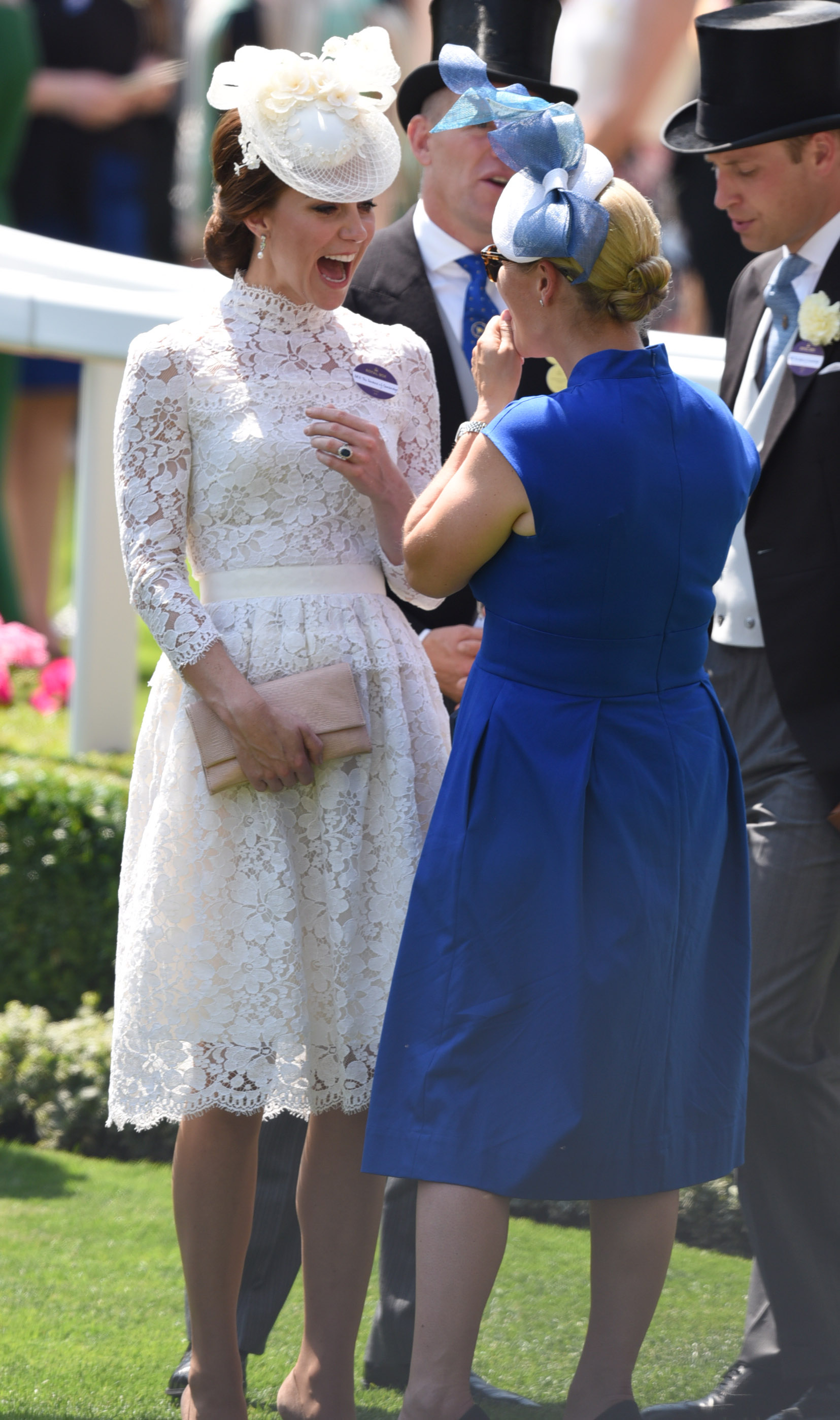 FOTO | Zara Tindall, nepoata reginei Elisabeta a II-a, a născut o fetiță
