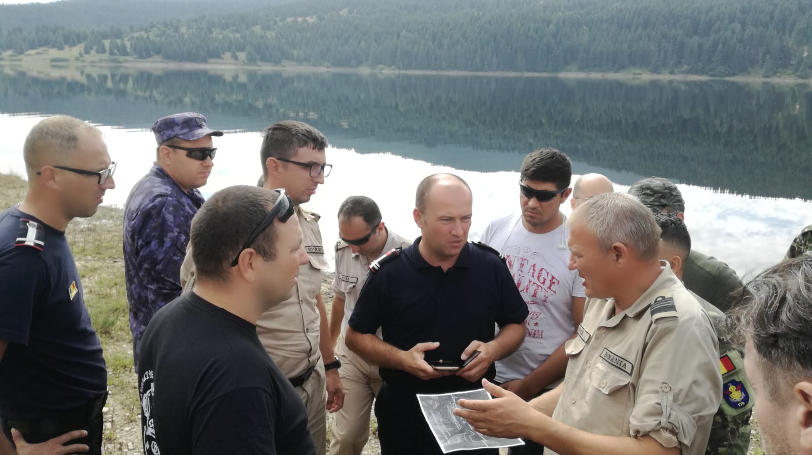 Armata trimite scanfandrii militari pentru a-l găsi pe directorul APIA Cluj dispărut pe lacul Beliș