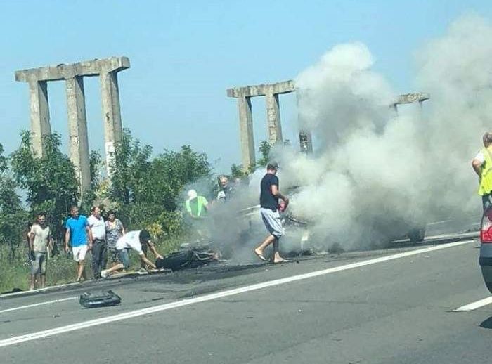 Accident în Işalniţa, Dolj, urmat de incendiu. Un motociclist a murit după o ciocnire violentă cu o mașină
