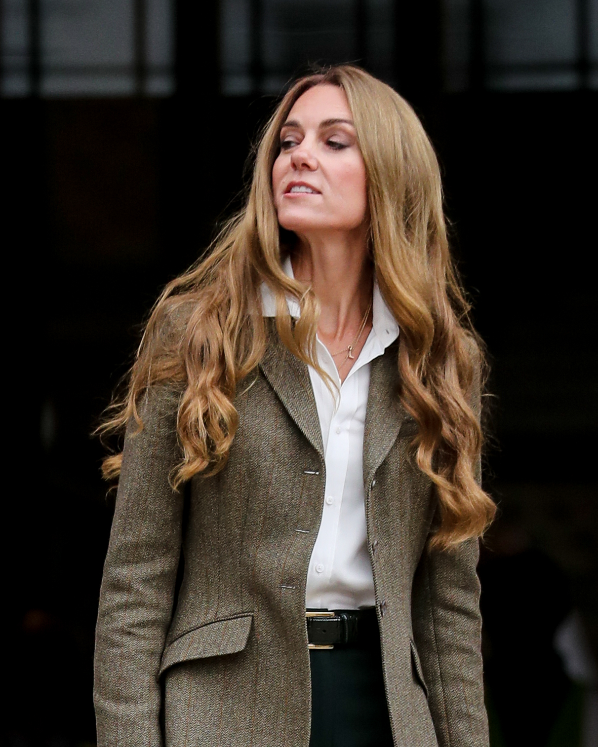 Moment viral cu Kate Middleton. Prințesa de Wales a coborât scările cu spatele pe tocuri de 10 cm
