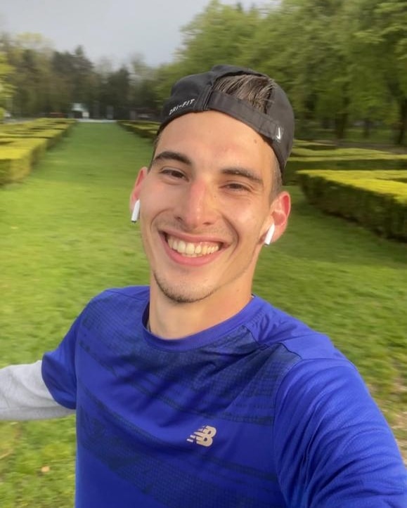 Victor Vlad Cornea a dus-o pe Andreea Bălan acasă, la Sibiu. Artista s-a fotografiat în bluza tenismenului: „Dragoste pură”