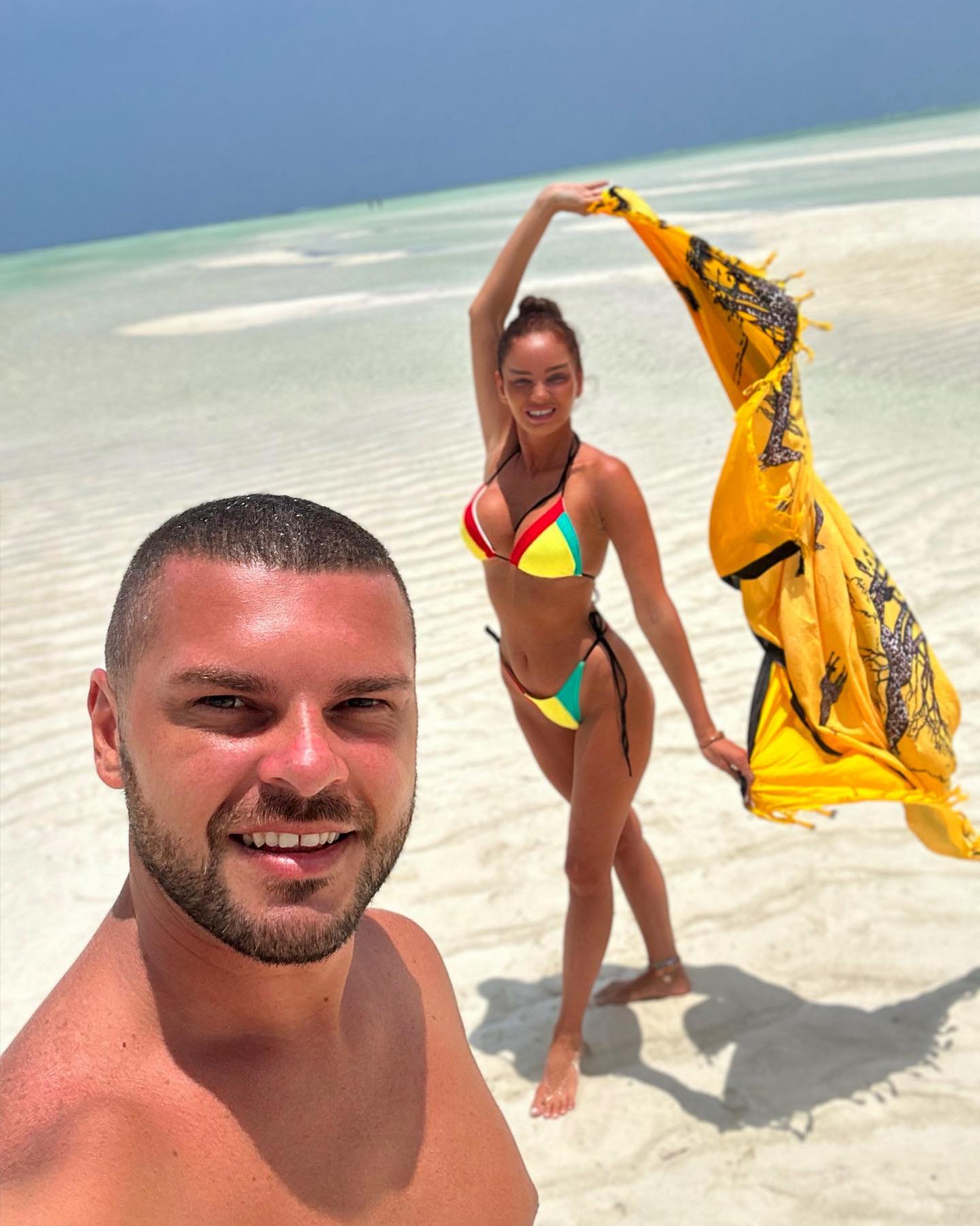 Ce artist cunoscut va cânta la nunta Mariei Constantin cu Robert și cine vor fi nașii. „Ne leagă și o prietenie foarte frumoasă”