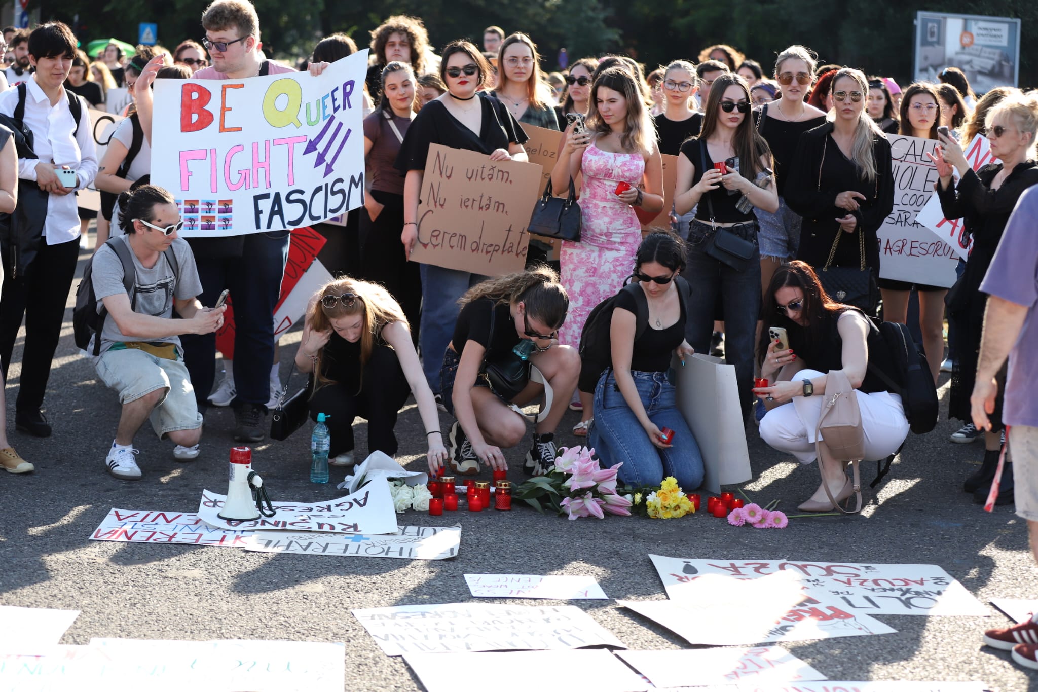 Miting de solidaritate cu femeile victime ale abuzului, în faţa Guvernului, după uciderea Teodorei Marcu. Peste 3.000 de persoane la protest