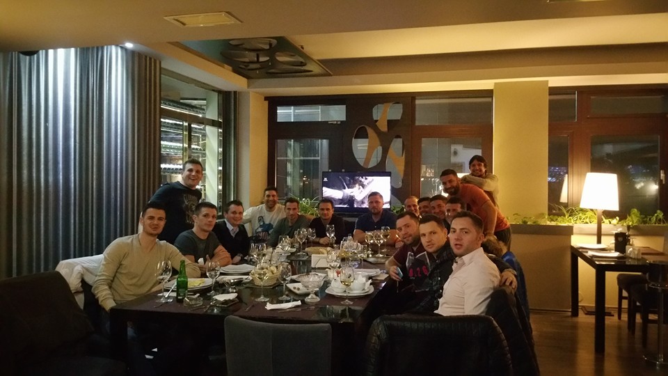 Sportul Studențesc, gașca nebună a fotbalului românesc, împlinește astăzi 100 de ani de la înființare. Momentul festiv este, de fapt, unul comemorativ! Gruparea bucureșteană își blesteamă zilele în anonimatul ligii a IV-a! Cel care a pus-o pe butuci este Vasile Șiman! Și Mircea Sandu este resemnat: ”E moartă, noi să fim sănătoși!” / GALERIE FOTO