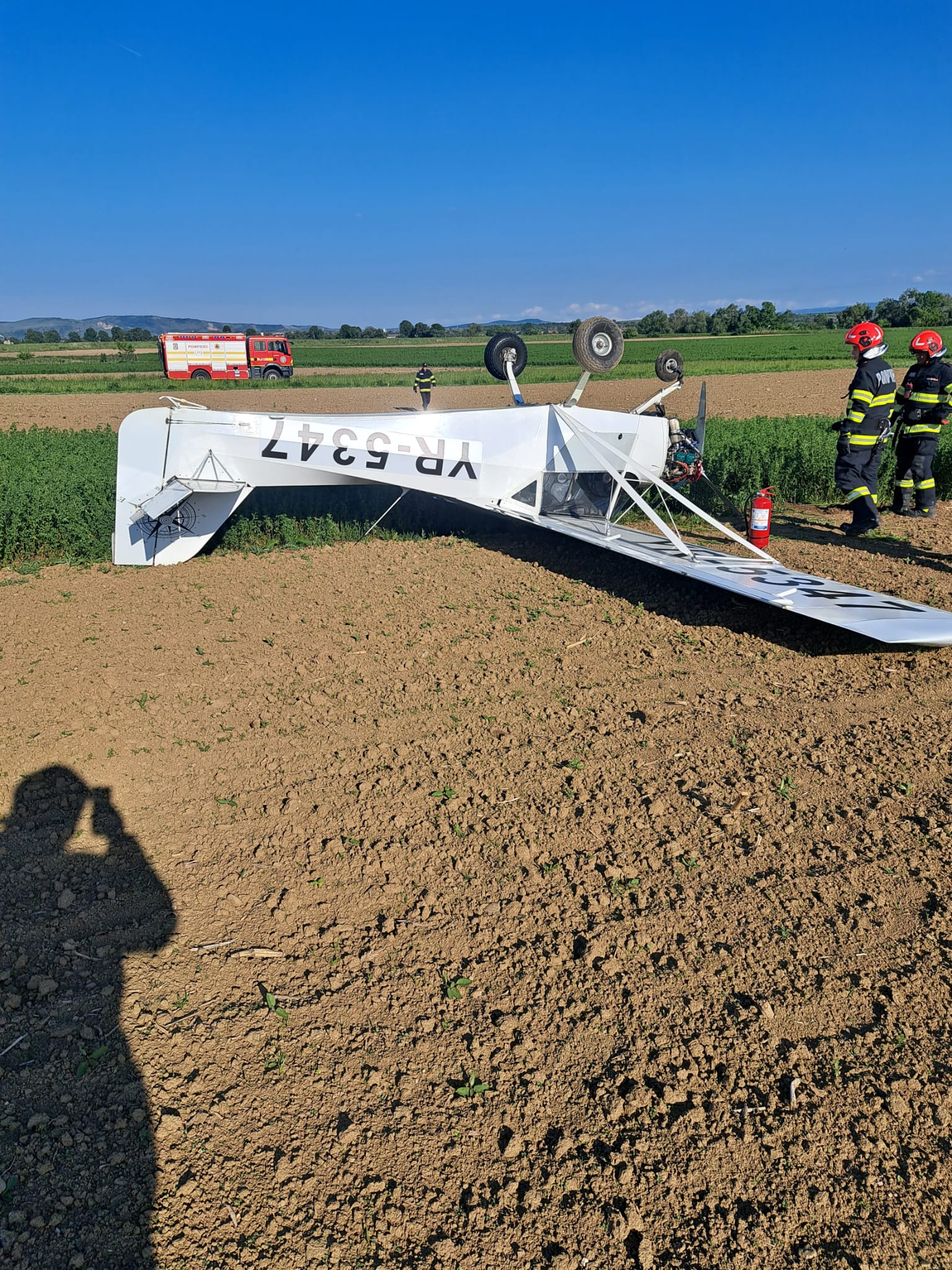 Pilotul unui avion de mici dimensiuni, nevoit să aterizeze forțat pe un câmp din Alba. Motivul incidentului