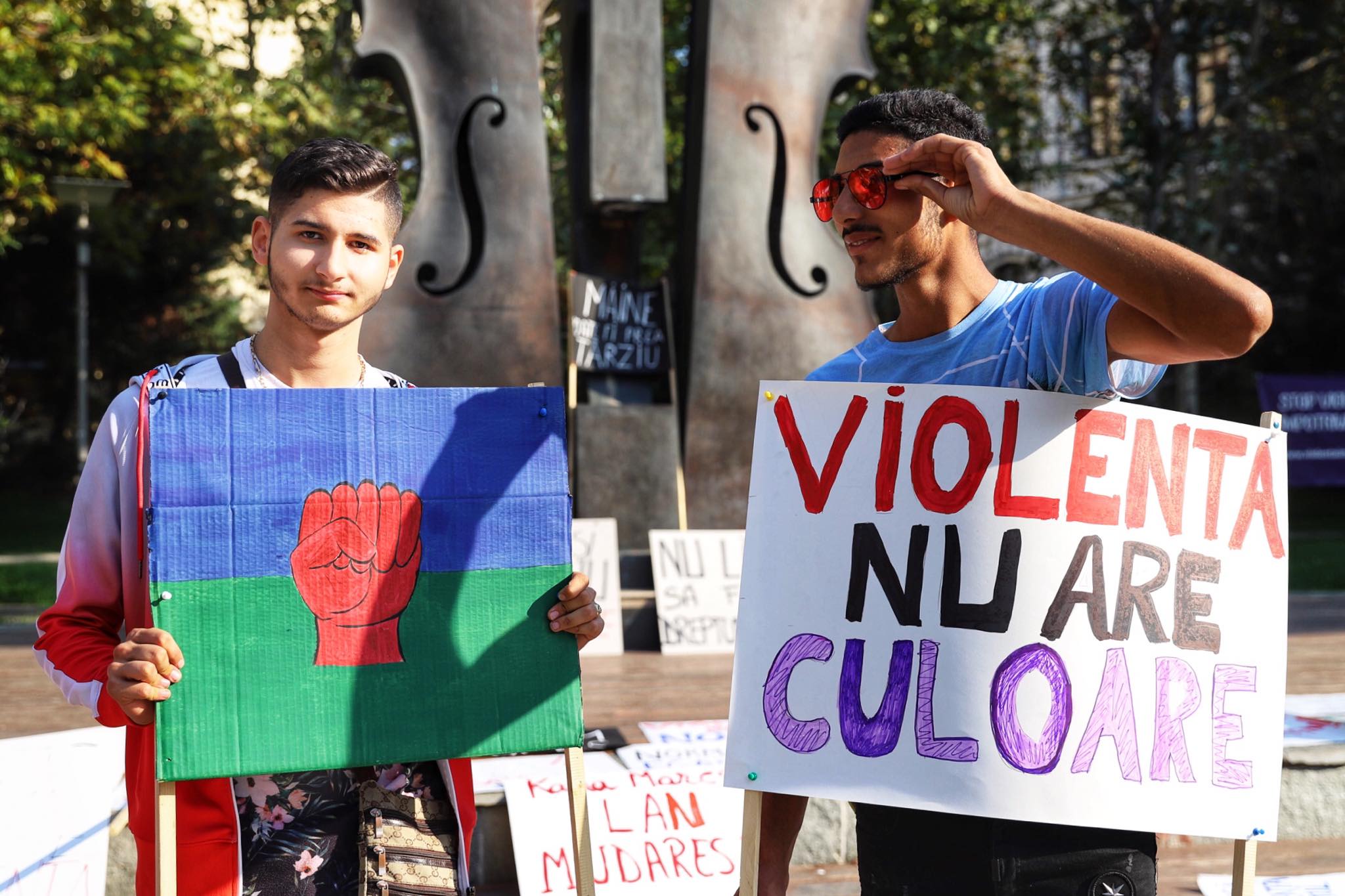 Sute de persoane au luat parte la marșul de solidaritate cu femeile care sunt victime ale violenţei