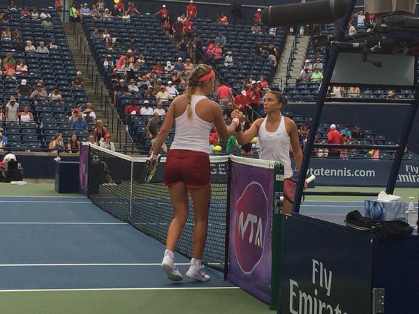Comentatorii străini sunt șocați de numărul mare de români care o încurajează pe Simona Halep în Canada: ^”Este cea mai iubită jucătoare de tenis a lumii”! GALERIE FOTO