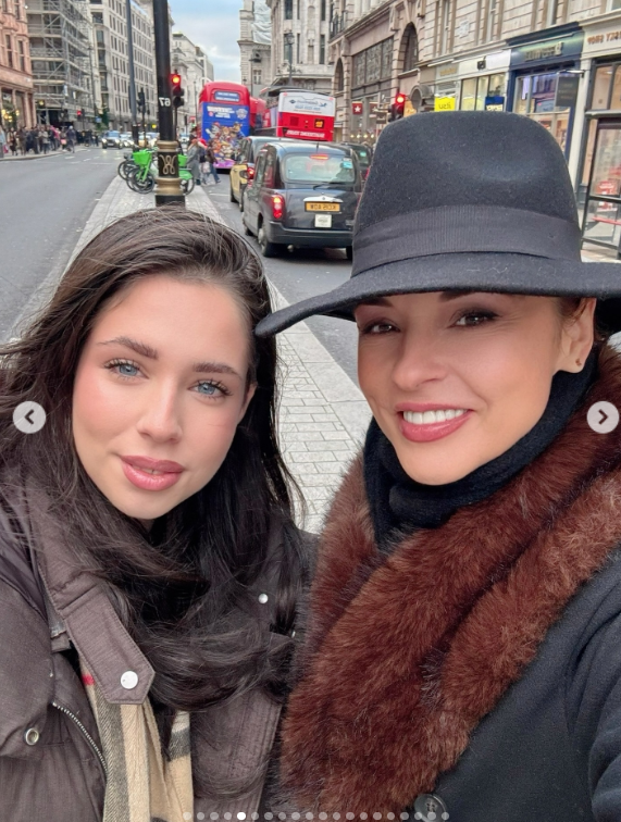 Cum au fost surprinse Andreea Marin și fiica ei, Violeta, în Londra. „Călătoria în jurul lumii împărtășită cu voi continuă”
